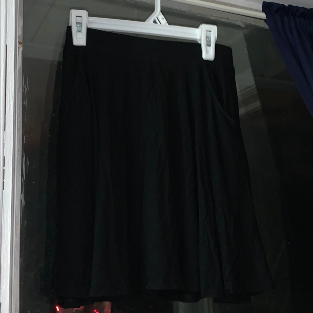 Black skirt with pockets